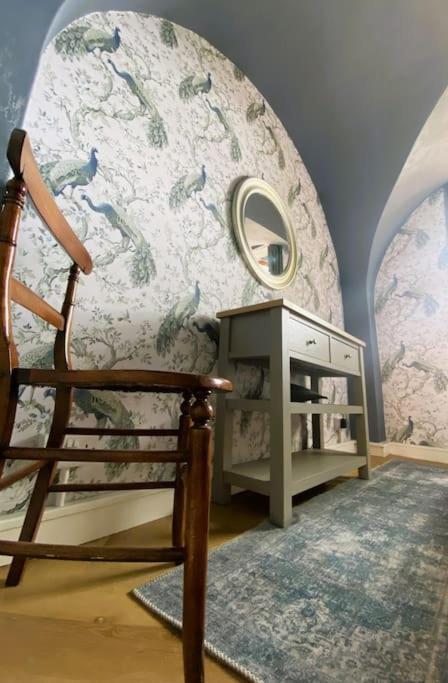 צ'סטר Stay In A Castle! Unique & Luxurious Historical Apartment, Self Contained, Free Parking & Wi-Fi מראה חיצוני תמונה